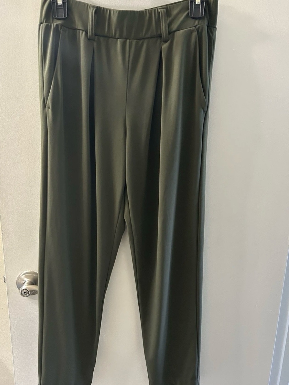 New York & Company Olive Green Pull-On Tapered Joggers